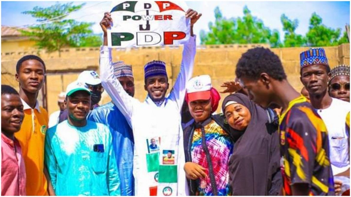 APC youths Members from Senate President’s ward dump party for PDP